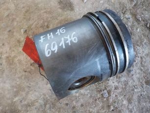 1556960 VOLVO Поршень