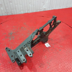 9303220101 MERCEDES Кронштейн передней рессоры, № XF484584