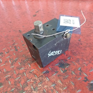 7482053294 RENAULT Насос подъема кабины, № XF482993