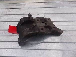 6899364 VOLVO Кронштейн пневмоподушки правый