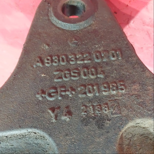 9303220701 MERCEDES Кронштейн передней рессоры, № XF472716