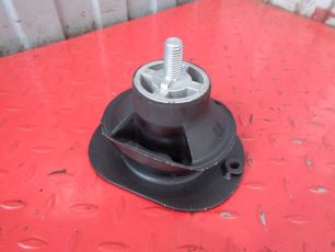504074159 IVECO Опора КПП