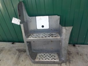 9446660101 MERCEDES Корпус подножки нижний левый, № XF75525