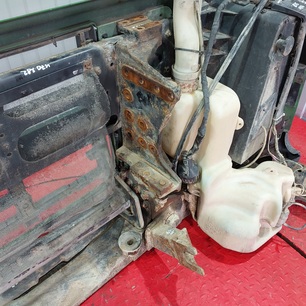 20428257 VOLVO Кронштейн буксировочный правый