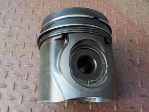 20451076 VOLVO Поршень, № XF113237