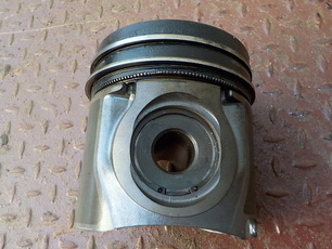 20451076 VOLVO Поршень