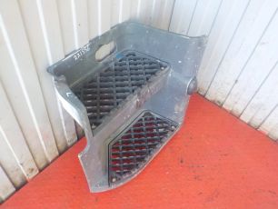 7421304658 RENAULT Корпус подножки нижний левый, № XF221556