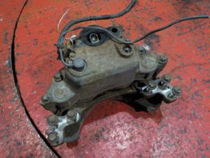 20704460 VOLVO Суппорт задний правый
