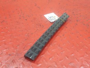 504001345 IVECO Накладка подножки правая