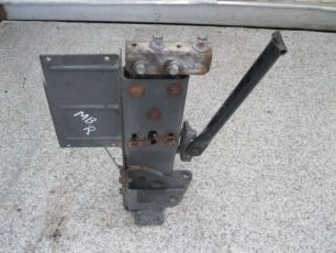 9305203833 MERCEDES Кронштейн подножки, № XF10549