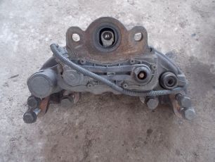0024201583 MERCEDES Суппорт правый, № XF42744