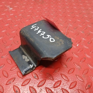 8135746 IVECO Проставка передней рессоры