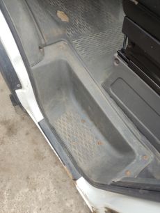 5801257175 IVECO Корпус подножки нижний левый