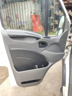 5801256704 IVECO Обшивка двери левая