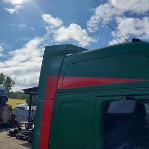 VOLVO Спойлер кабины комплект, № XF470104