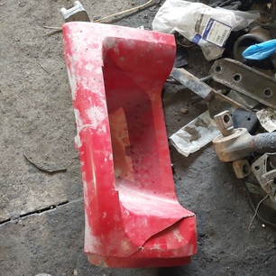 1295735 DAF Корпус подножки нижний правый, № XF466752