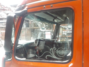8140914 VOLVO Стекло двери левое, № XF272158