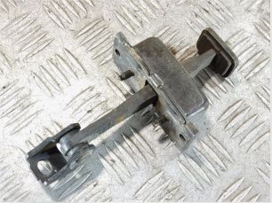A1637200116 MERCEDES Петля бардачка