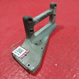 9436662631 MERCEDES Кронштейн корпуса подножки правый