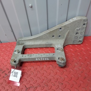 9436662631 MERCEDES Кронштейн корпуса подножки правый