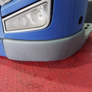 21650658 VOLVO Угол бампера левый