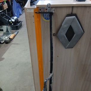 92238 AUGER Кронштейн солнцезащитного козырька