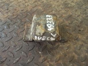 8135746 IVECO Проставка передней рессоры, № XF49333