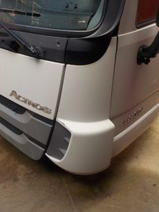 9438841922 MERCEDES Дефлектор кабины наружная часть левая, № XF347606