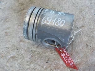 1556960 VOLVO Поршень, № XF69180
