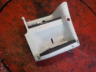 5010225068 RENAULT Корпус подножки нижний левый, № XF265679