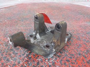 9483255109 MERCEDES Кронштейн реактивной тяги