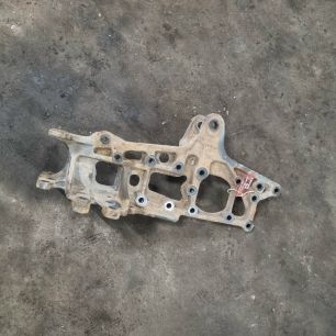 9303220201 MERCEDES Кронштейн передней рессоры, № XF447693