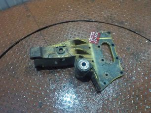 9493220101 MERCEDES Кронштейн передней рессоры