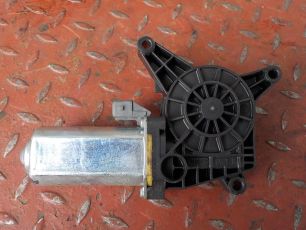 0008204908 MERCEDES Моторчик стеклоподъемника левый, № XF111136