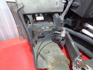 9606601130 MERCEDES Кронштейн подножки нижней левой