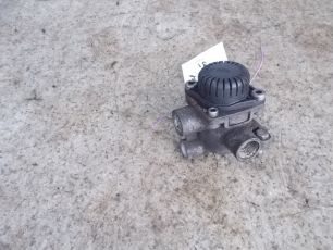 5010525137 RENAULT Клапан ускорительный, № XF38946