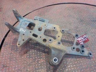 9303220501 MERCEDES Кронштейн передней рессоры, № XF149923