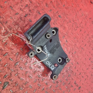 7420538078 RENAULT Кронштейн генератора