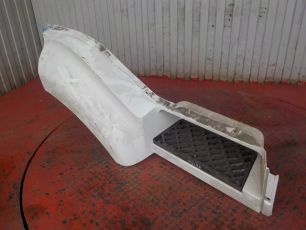 5010225085 RENAULT Корпус подножки верхний правый, № XF179189