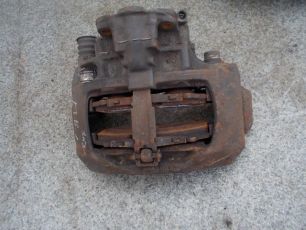 0024201483 MERCEDES Суппорт левый, № XF21146