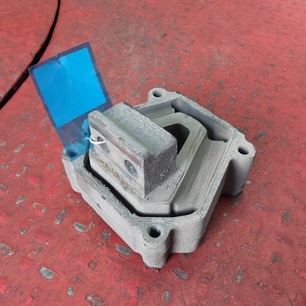 41272823 IVECO Подушка двигателя, № XF463061