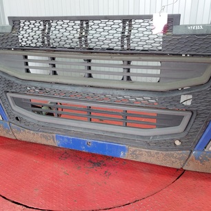 82208510 VOLVO Подножка решетки радиатора, № XF478331