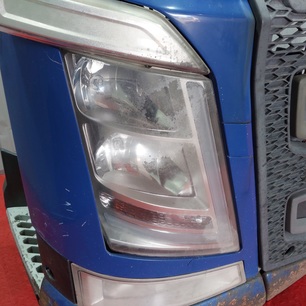 21413774 VOLVO Заглушка решетки правая