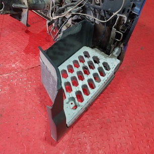 21344649 VOLVO Корпус подножки нижний правый, № XF478360