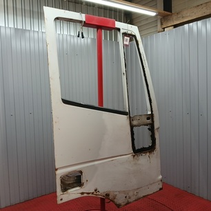 504232506 IVECO Дверь правая