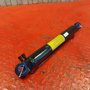 Z158268 ZENTPARTS Цилиндр подъёма кабины