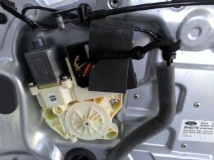 1677929 FORD Моторчик стеклоподъемника правый