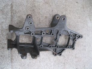 9303221401 MERCEDES Кронштейн передней рессоры