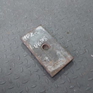 41272107 IVECO Проставка передней рессоры, № XF445068