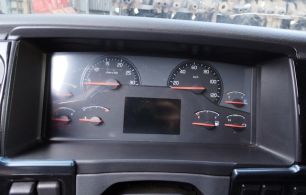 21015784 VOLVO Панель приборов
